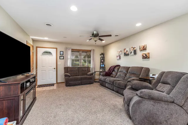 $329,000 | 1390 21st Street, Hazel Green, WI 53811