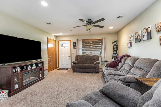 $329,000 | 1390 21st Street, Hazel Green, WI 53811