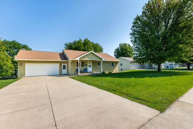 $329,000 | 1390 21st Street, Hazel Green, WI 53811