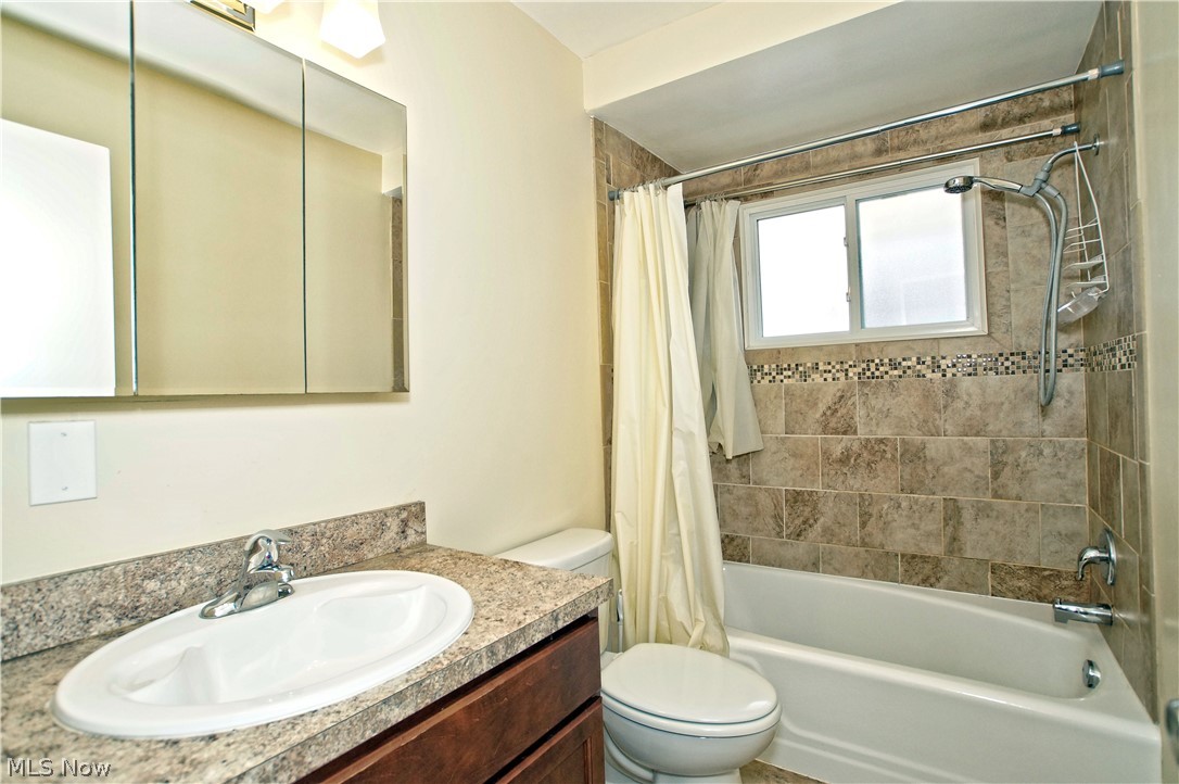 1138 Homestead Road Cleveland, OH 44121 - Photo 16 of 25