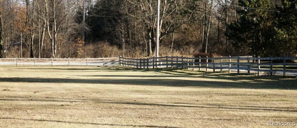 6479 Bullard Road Fenton, MI 48430 - Photo 6 of 32 pastur fence.jpg