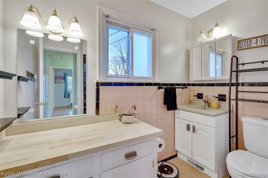 22900 Farmington Road Farmington, MI 48336 - Photo 16 of 23 Gallery Image 16
