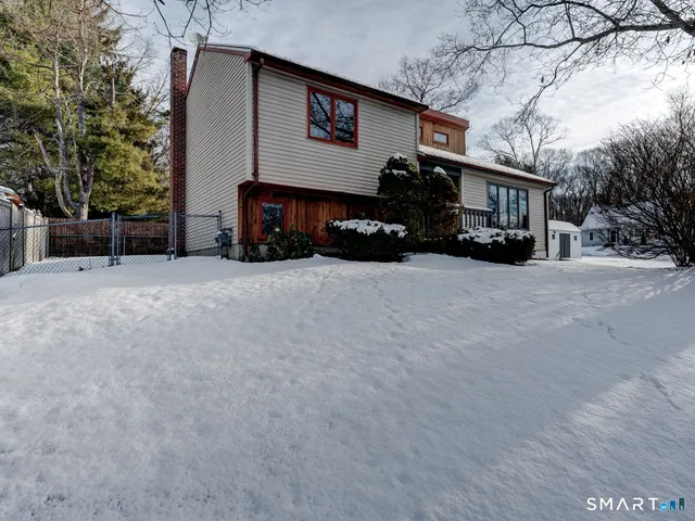 $275,000 | 5 Kathleen Drive, Willimantic, CT 06226