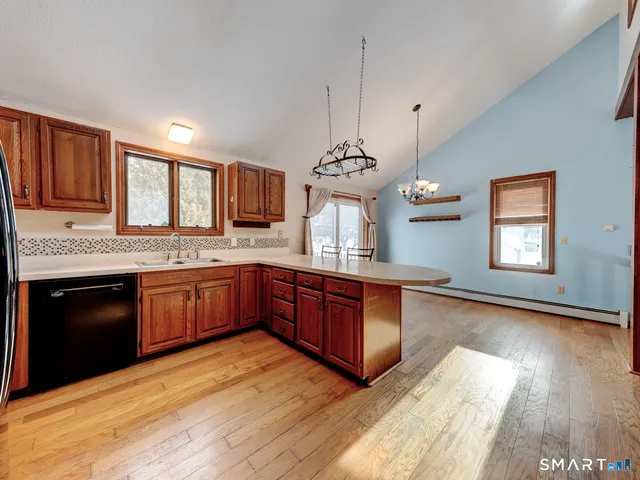 $275,000 | 5 Kathleen Drive, Willimantic, CT 06226