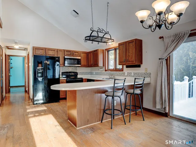 $275,000 | 5 Kathleen Drive, Willimantic, CT 06226