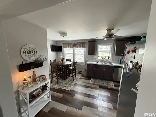 $159,900 | 1160 Lawrence Drive, Canton, IL 61520