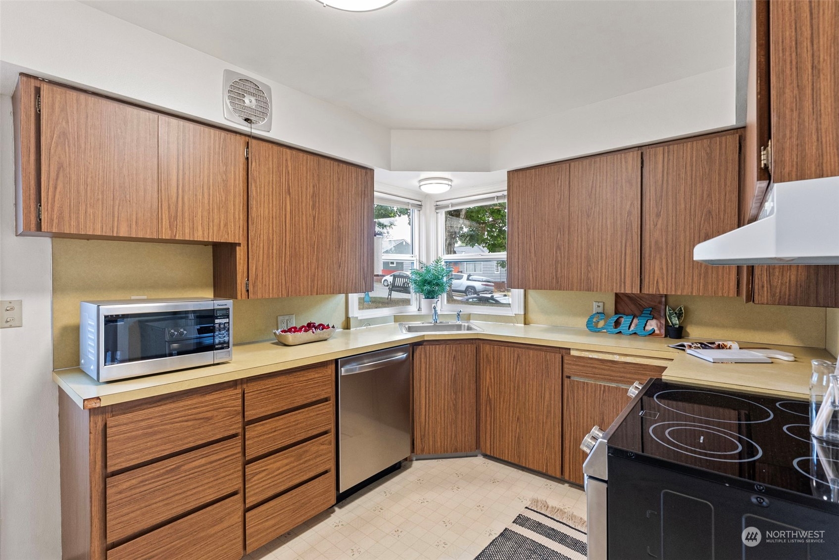 2102 East Highlands Street Bremerton, WA 98310 - Photo 8 of 26 Gallery Image 8