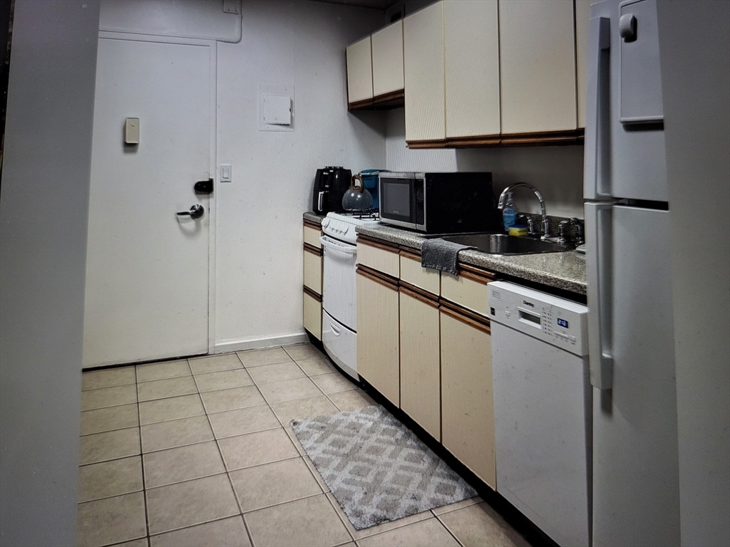 44 Washington Street, Unit 309 Brookline, MA 02445 - Photo 5 of 21