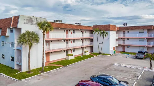 $2,200 | 8002 Lagos De Campo Boulevard, Unit B101, Tamarac, FL 33321