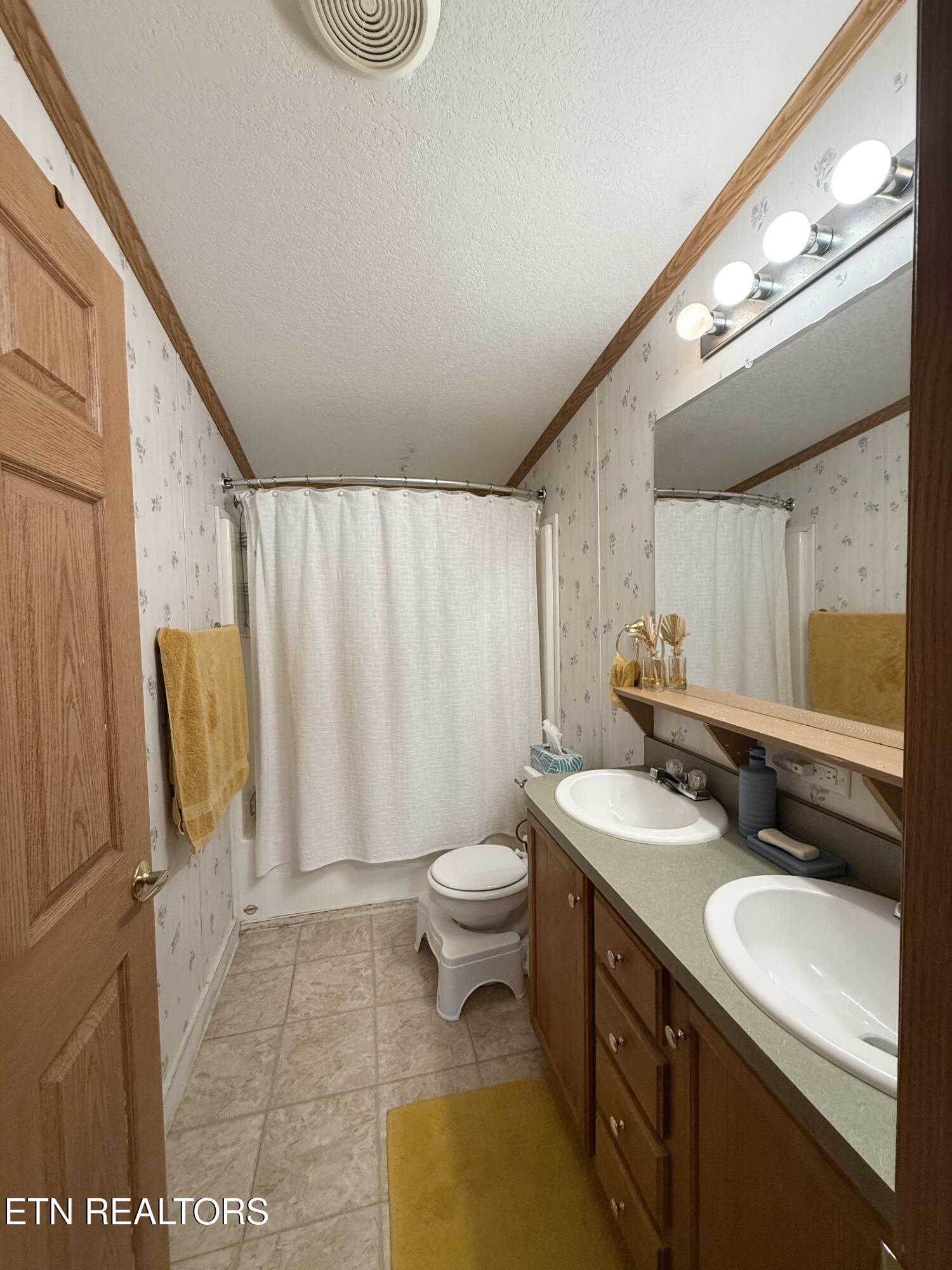 207 4th Street Corryton, TN 37721 - Photo 15 of 23 Bathroom