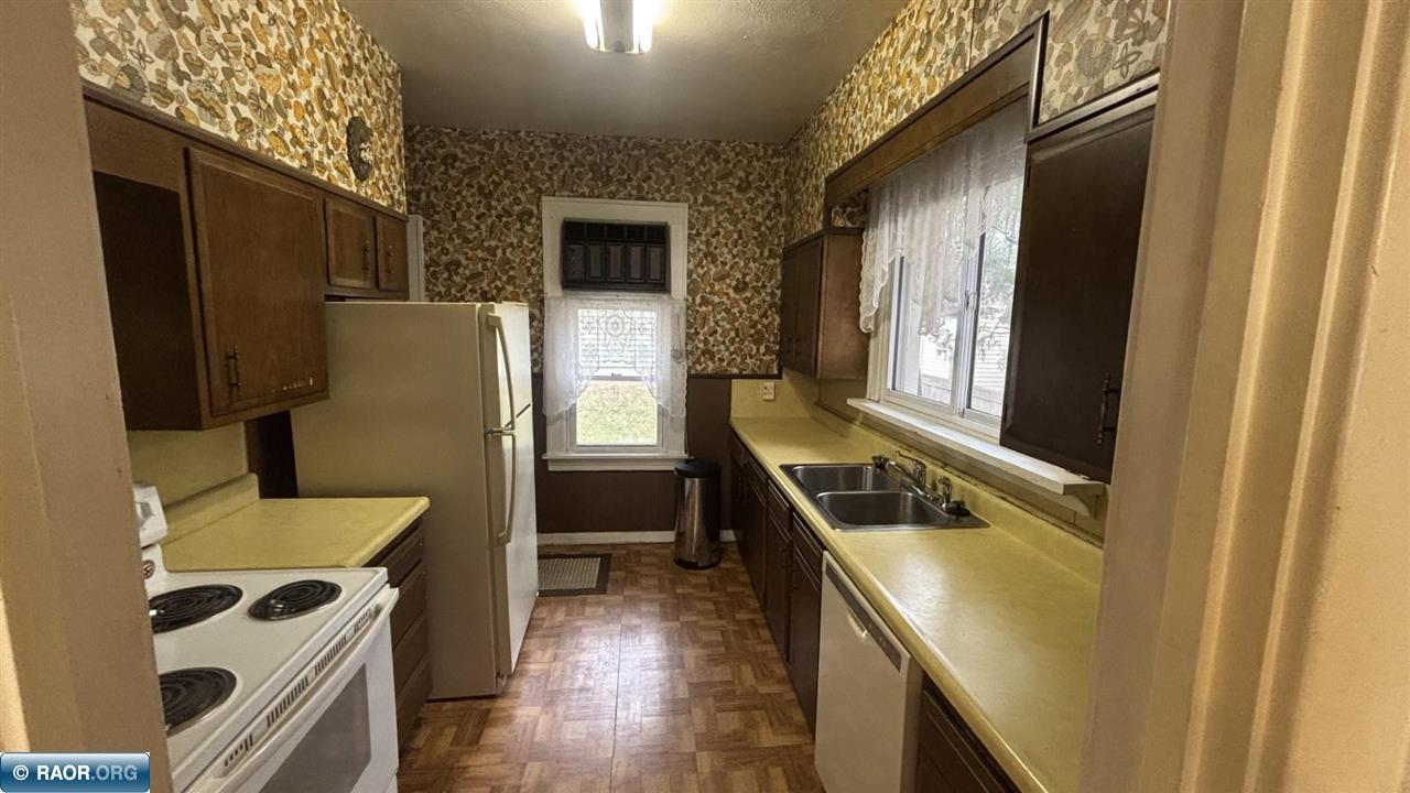 724 Summit Street Eveleth, MN 55734 - Photo 7 of 13