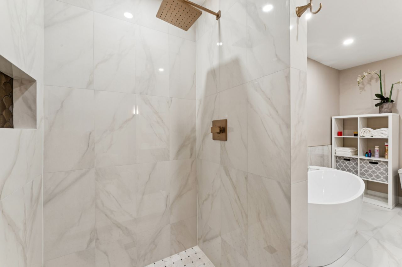 328 Windsor Lane Inverness, IL 60010 - Photo 15 of 33 a bathroom with a sink toilet and shower