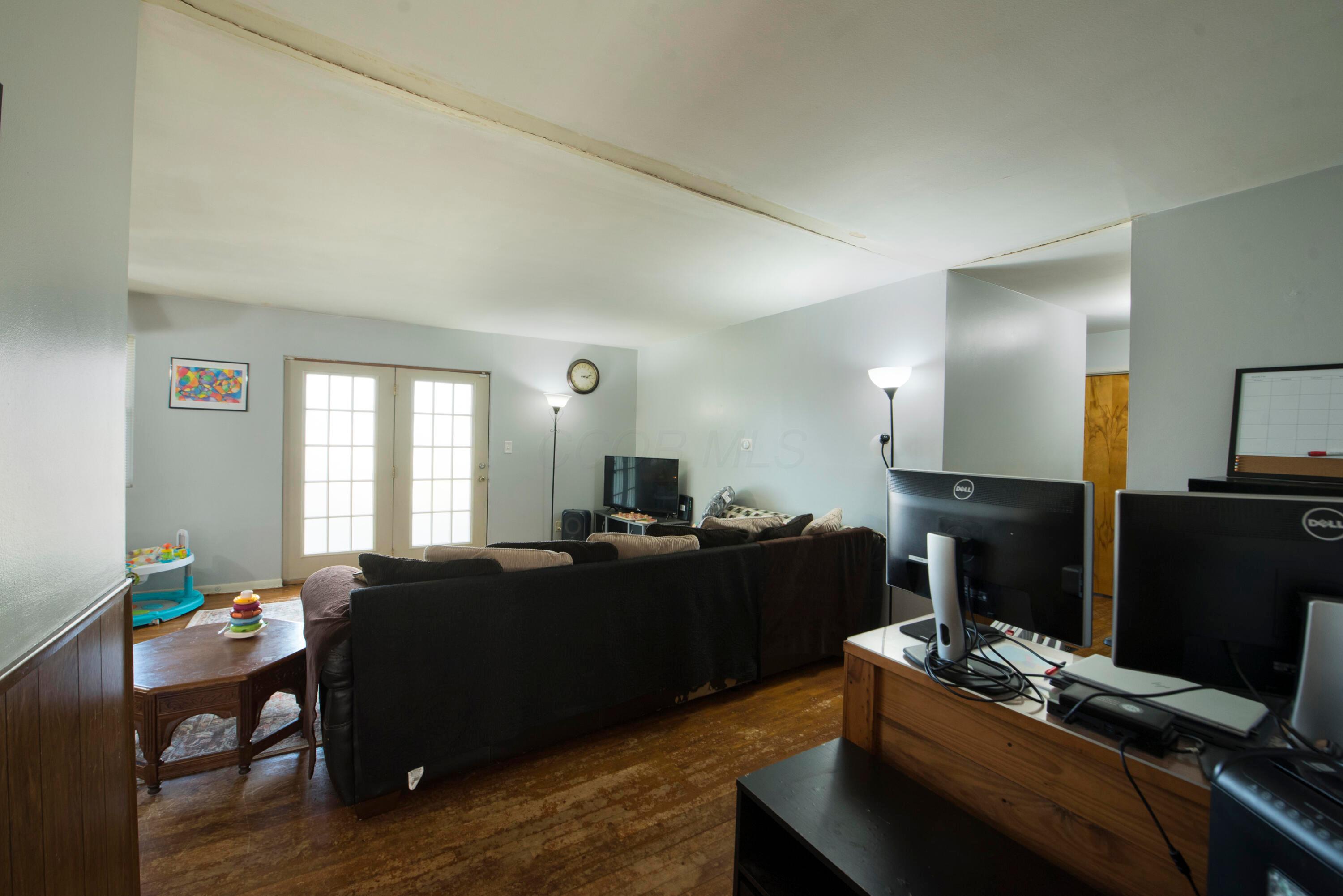 1564 Smith Road Columbus, OH 43207 - Photo 7 of 52 DRM_7433