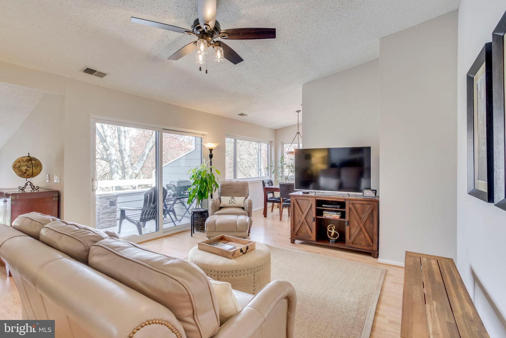 11035 Villaridge Court Reston, VA 20191 - Photo 12 of 57