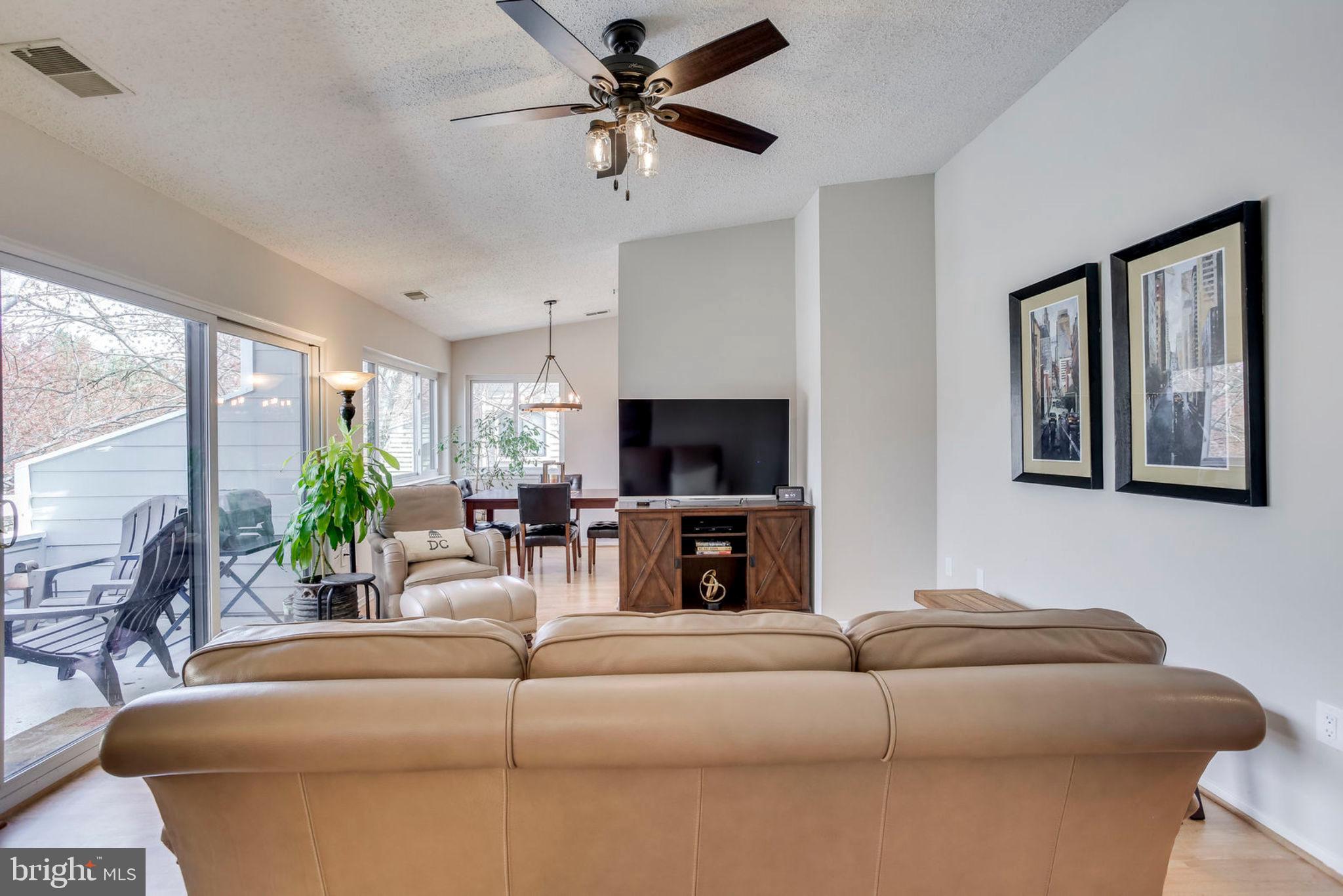 11035 Villaridge Court Reston, VA 20191 - Photo 13 of 57