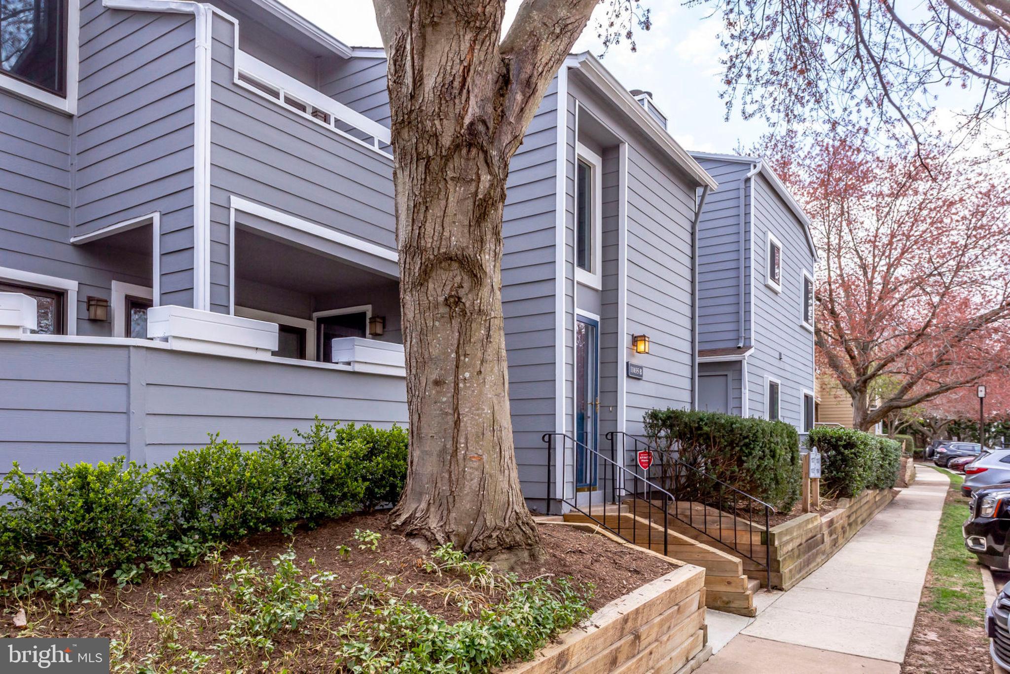 11035 Villaridge Court Reston, VA 20191 - Photo 4 of 57