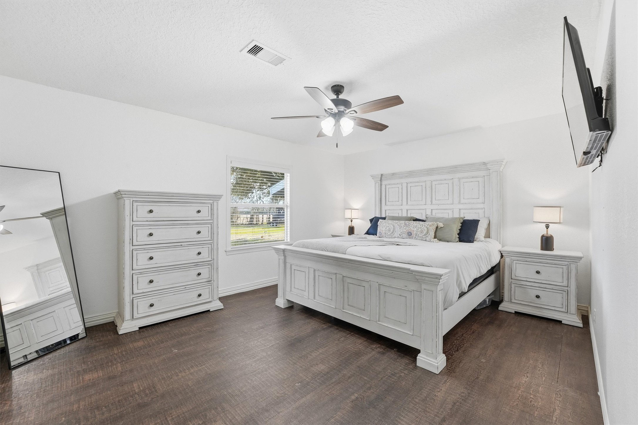 611 Reidland Road Crosby, TX 77532 - Photo 17 of 33 a bathroom with a double vanity sink and a mirror