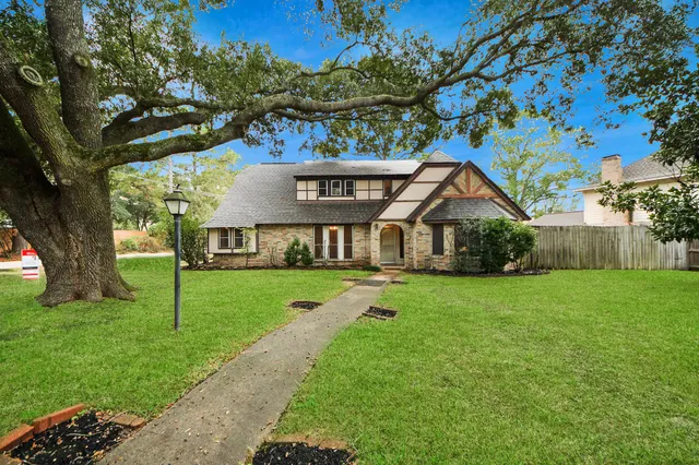 a view of house with a yard