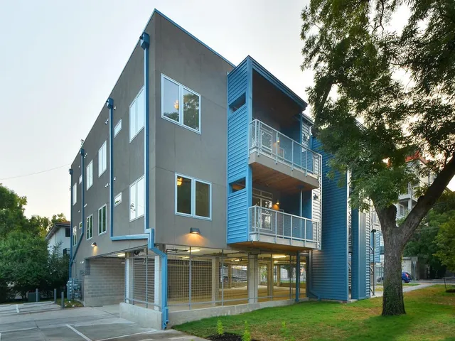 $1,950 | 2822 Rio Grande Street, Unit 202, Austin, TX 78705