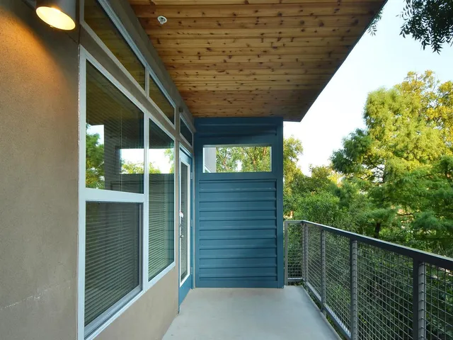 $1,950 | 2822 Rio Grande Street, Unit 202, Austin, TX 78705