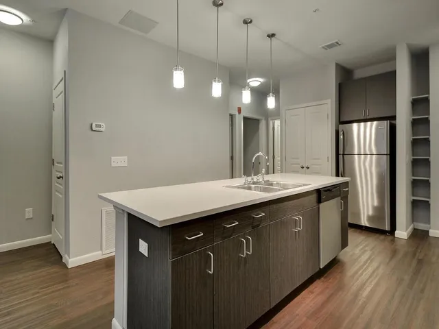 $1,950 | 2822 Rio Grande Street, Unit 202, Austin, TX 78705