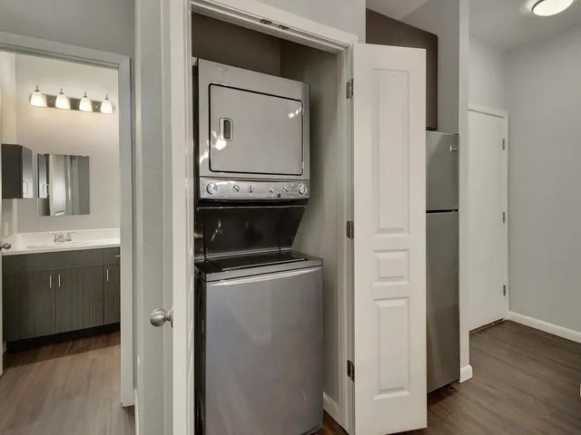 $1,950 | 2822 Rio Grande Street, Unit 202, Austin, TX 78705