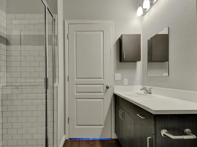 $1,950 | 2822 Rio Grande Street, Unit 202, Austin, TX 78705