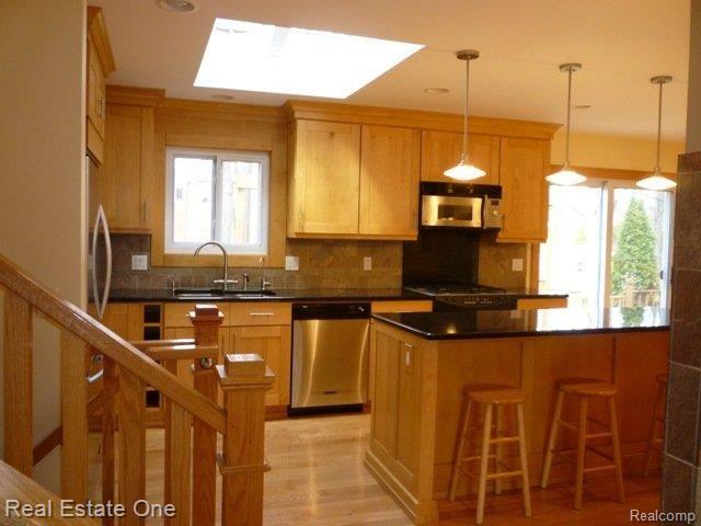 29200 Spring Farmington, MI 48334 - Photo 4 of 20 Center Island Kitchen w/Skylight