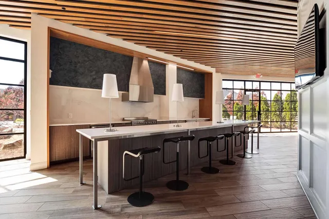 $3,350 | 717 Riverside Drive, Unit 405, Memphis, TN 38103