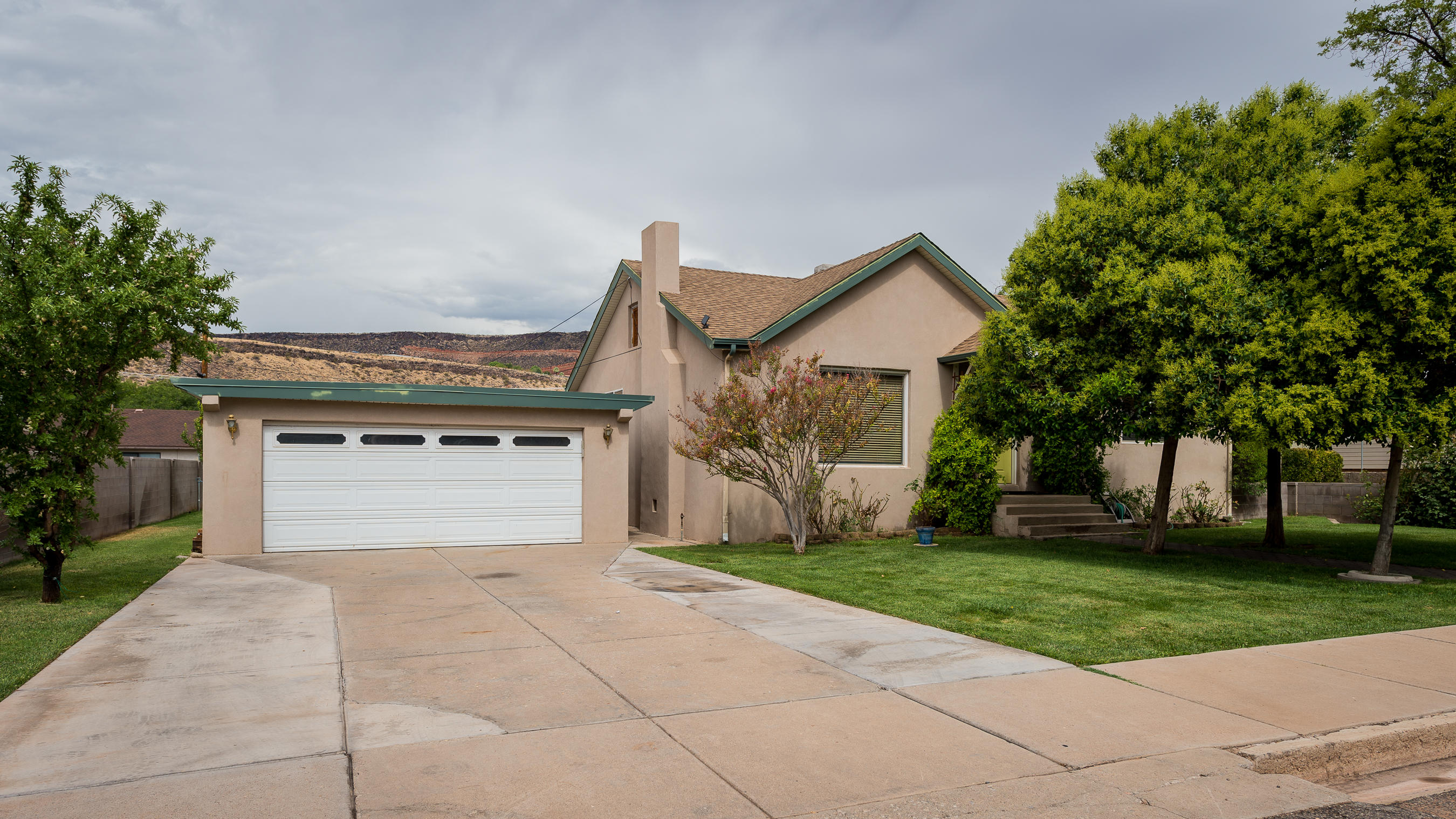 332 South 100th Street West St. George, UT 84770 - Photo 1 of 1 001_Front View