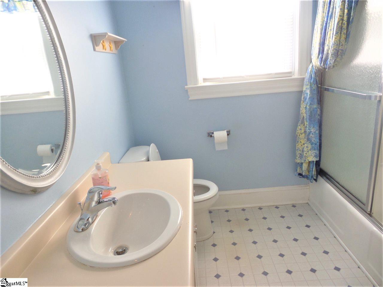 1228 Rutherford Road Greenville, SC 29609 - Photo 6 of 36 Gallery Image 6