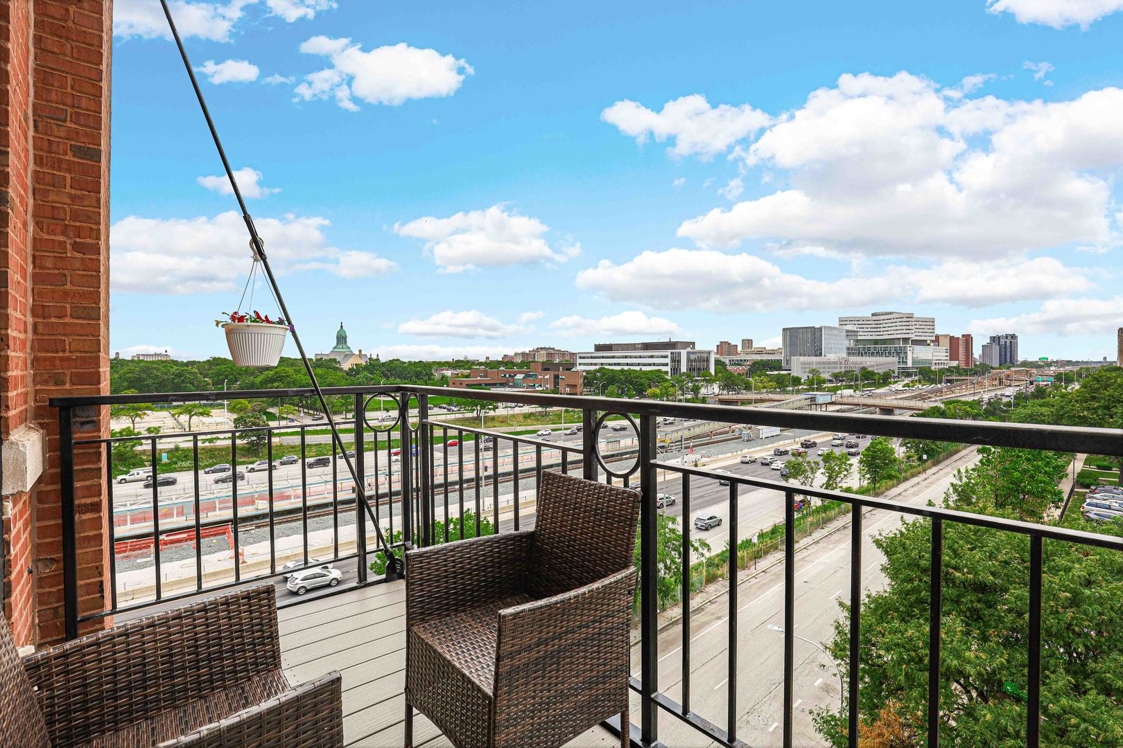 1250 West Van Buren Street, Unit 515 Chicago, IL 60607 - Photo 15 of 17 a view of a balcony with city view