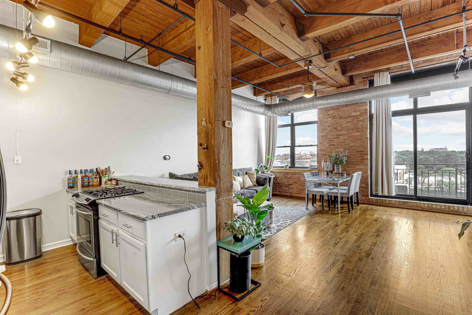 1250 West Van Buren Street, Unit 515 Chicago, IL 60607 - Photo 5 of 17 a view of utility room