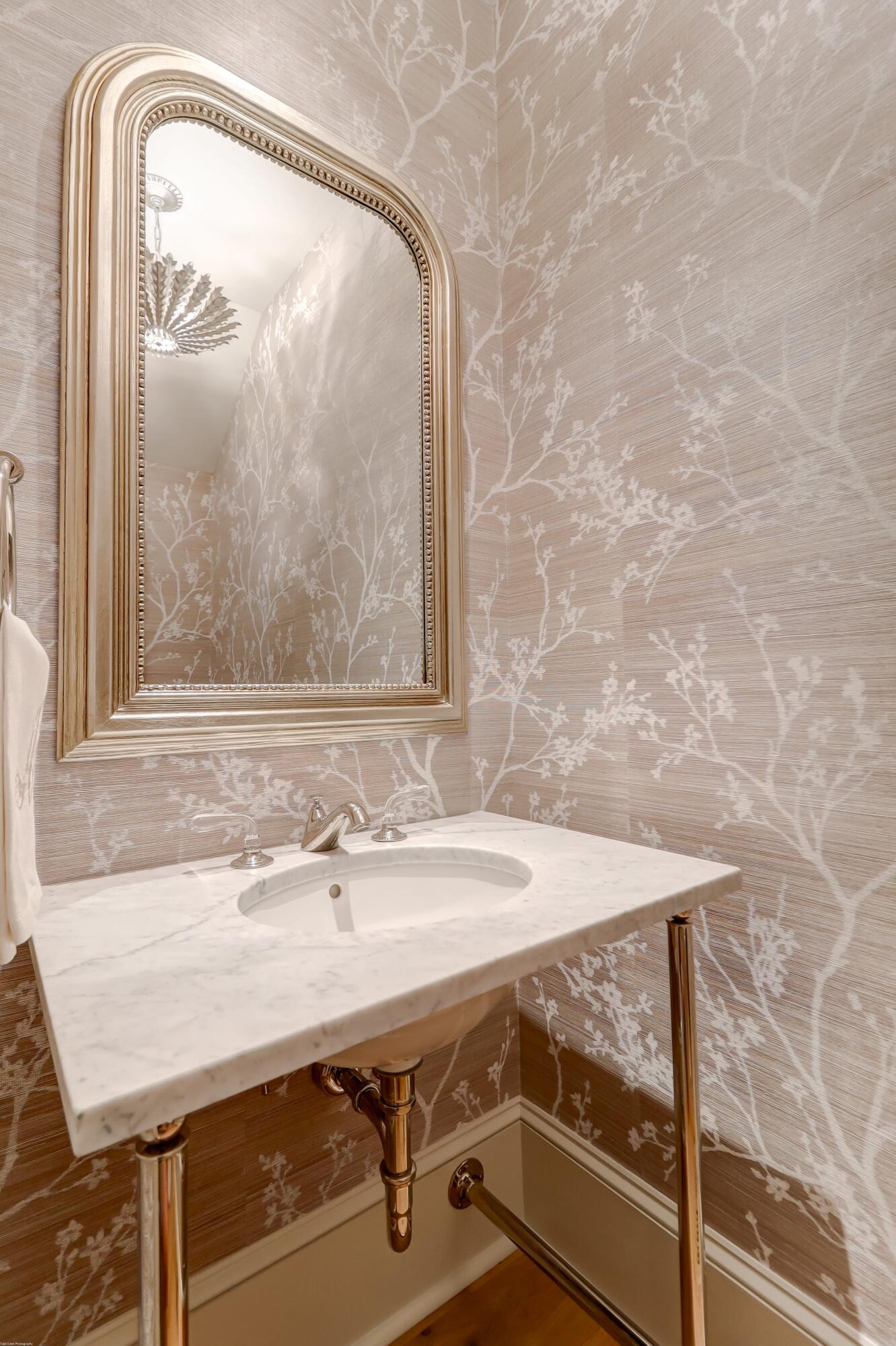 13 Legare Street Charleston, SC 29401 - Photo 5 of 31 Powder Room