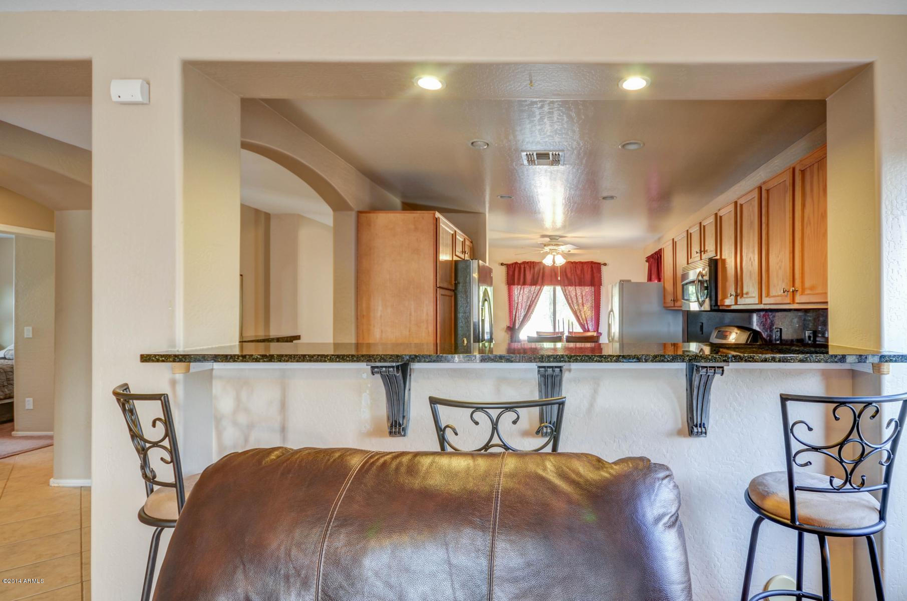 6413 West Riva Road Phoenix, AZ 85043 - Photo 20 of 42 Kitchen Breakfast Bar