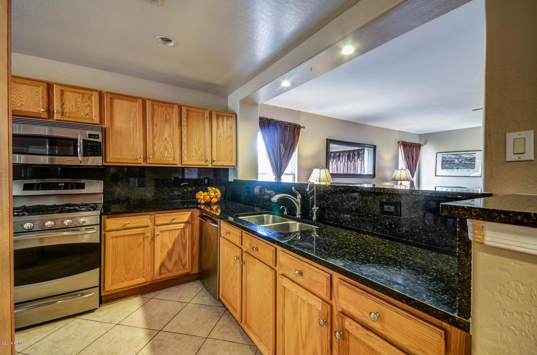 6413 West Riva Road Phoenix, AZ 85043 - Photo 3 of 42 Kitchen 6