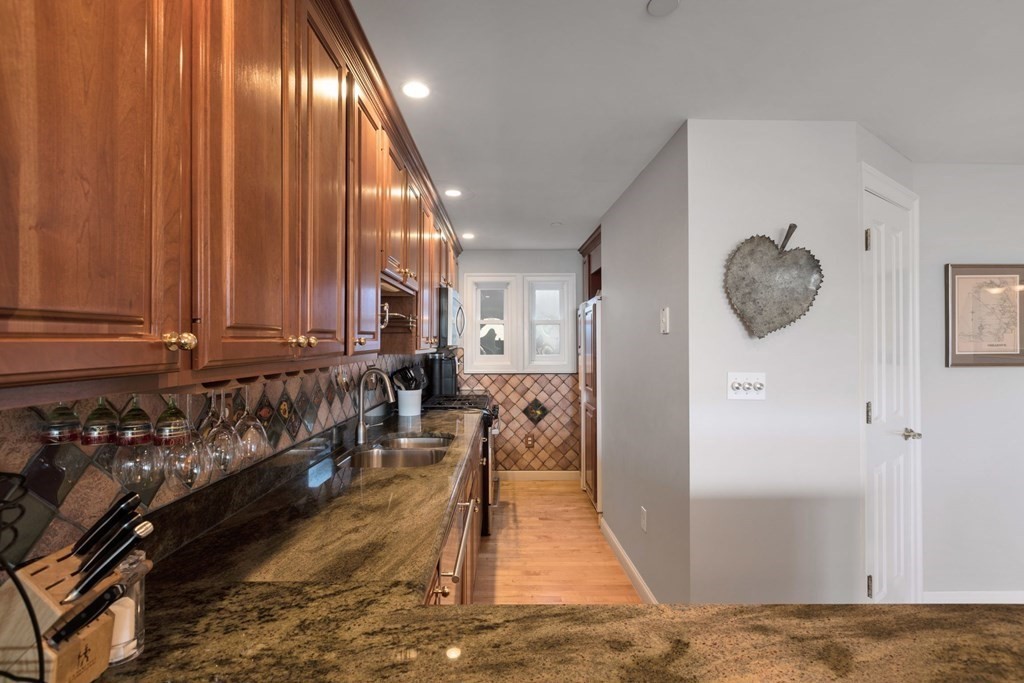 220 Commercial Street, Unit 5A Boston, MA 02109 - Photo 8 of 40 a view of entryway and hall