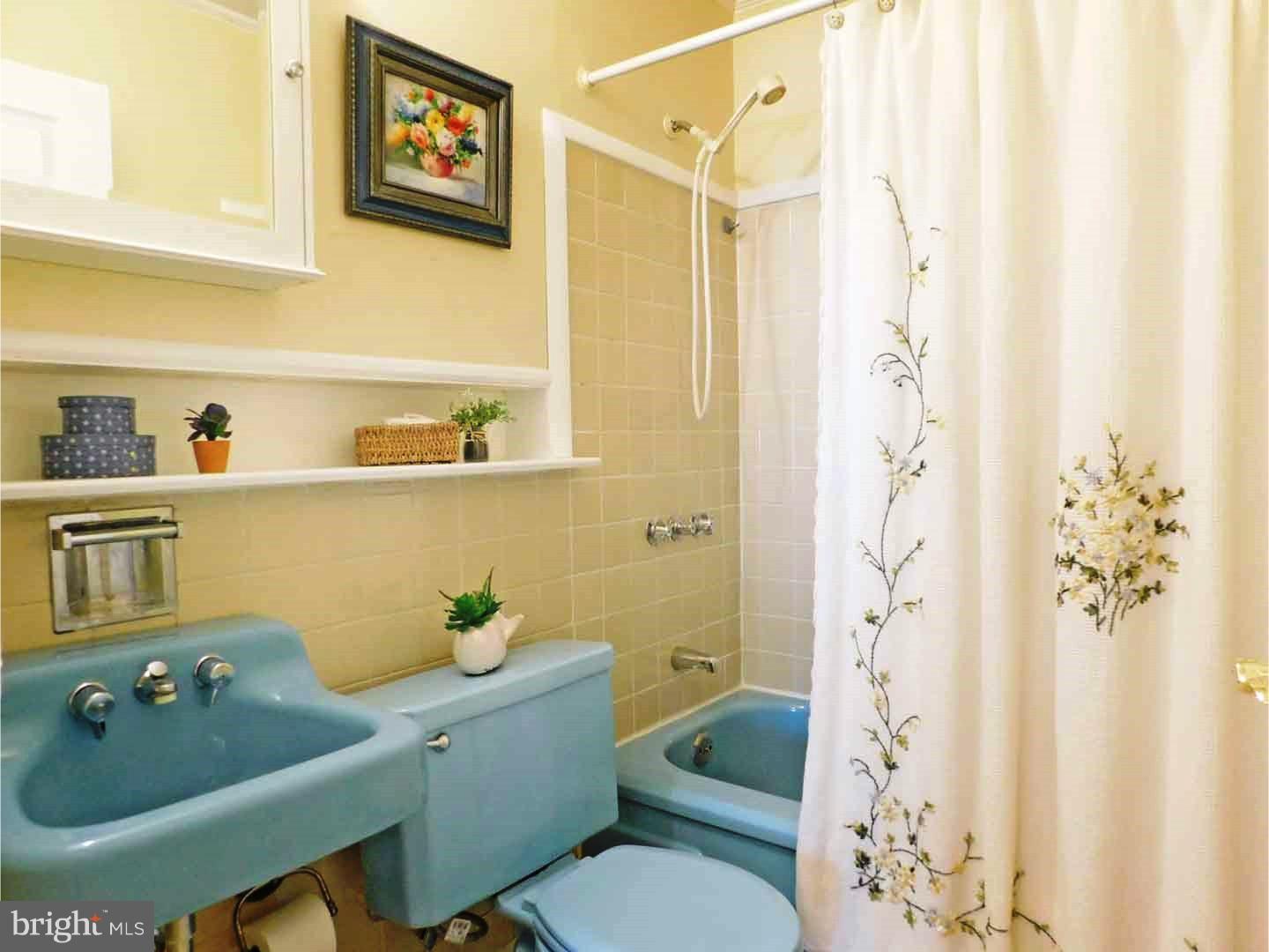 102 Harmony Road Levittown, PA 19056 - Photo 22 of 25 Bathroom