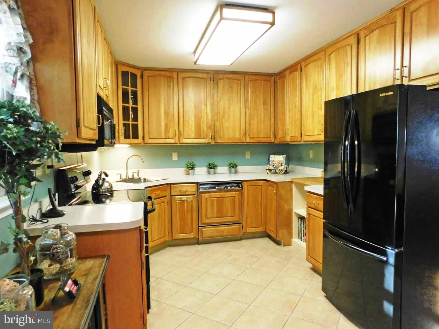 102 Harmony Road Levittown, PA 19056 - Photo 8 of 25 Kitchen