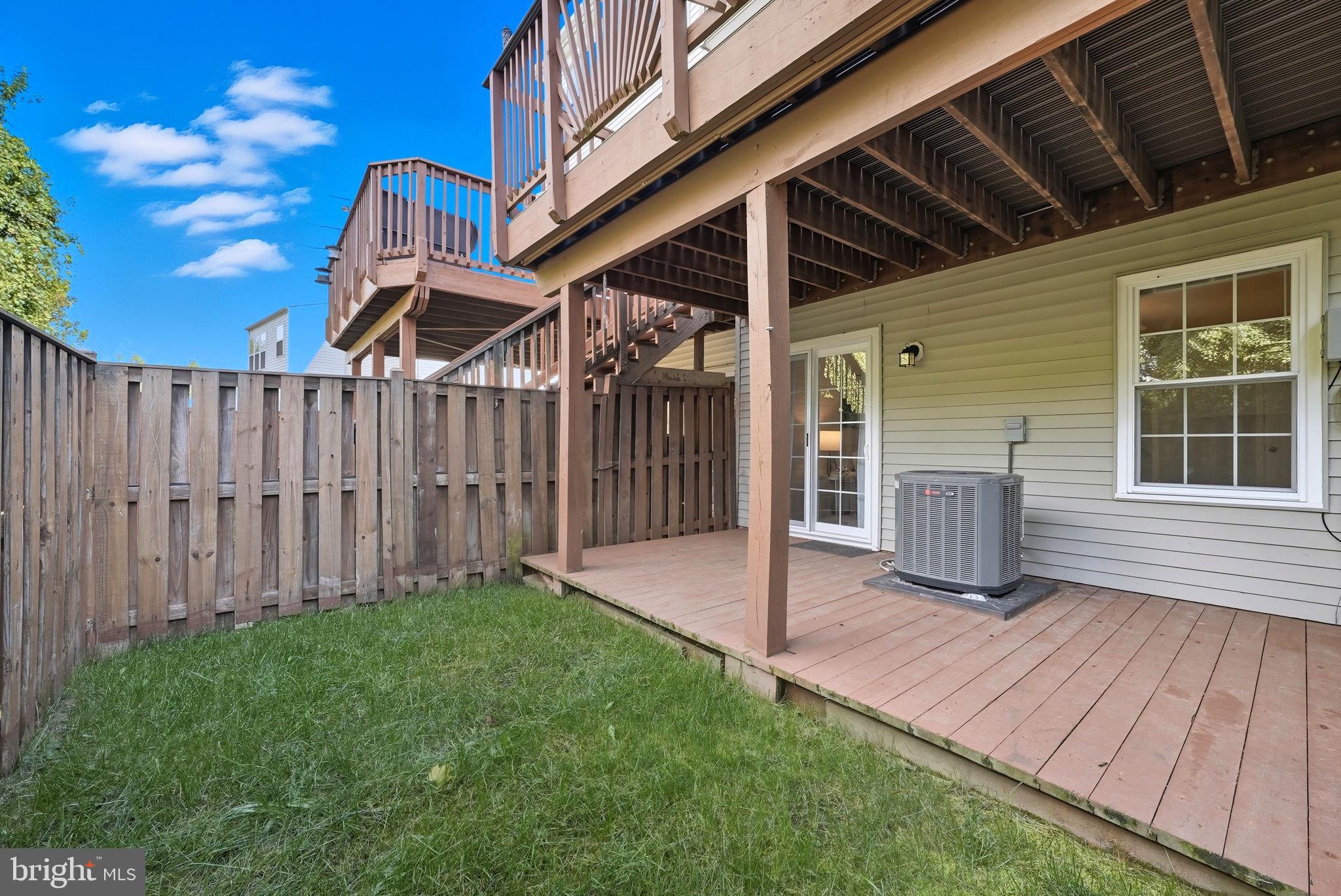 15697 Viewpoint Circle Dumfries, VA 22025 - Photo 34 of 34 Fenced in yard