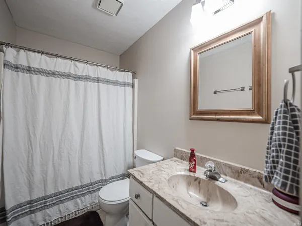 $247,000 | 671 Glenmoor Drive, Evansville, IN 47715