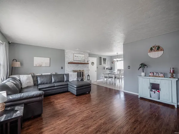 $247,000 | 671 Glenmoor Drive, Evansville, IN 47715