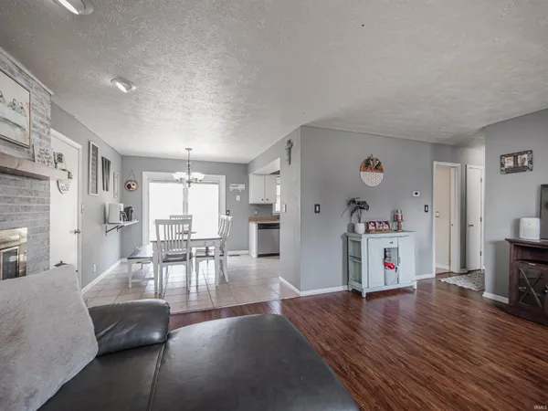 $247,000 | 671 Glenmoor Drive, Evansville, IN 47715