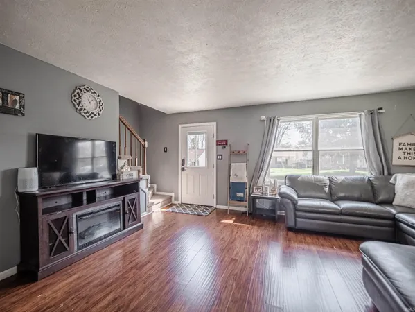$247,000 | 671 Glenmoor Drive, Evansville, IN 47715