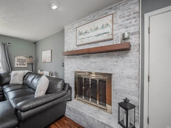 $247,000 | 671 Glenmoor Drive, Evansville, IN 47715