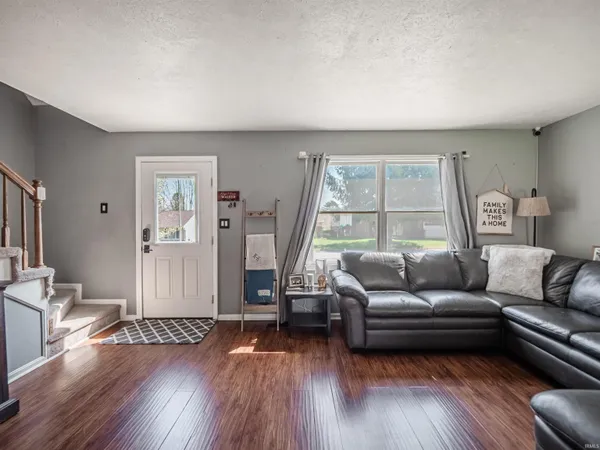 $247,000 | 671 Glenmoor Drive, Evansville, IN 47715