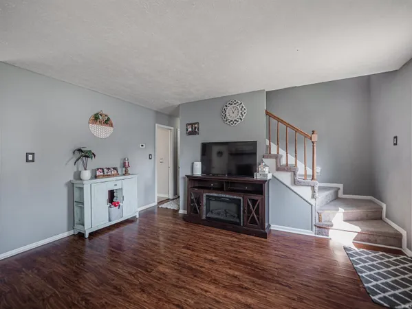 $247,000 | 671 Glenmoor Drive, Evansville, IN 47715