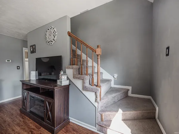 $247,000 | 671 Glenmoor Drive, Evansville, IN 47715