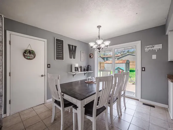 $247,000 | 671 Glenmoor Drive, Evansville, IN 47715