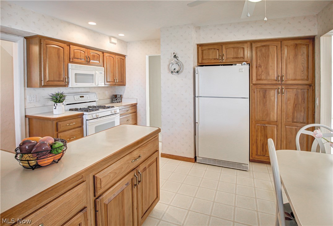 9720 Reichert Road Parma, OH 44130 - Photo 7 of 35